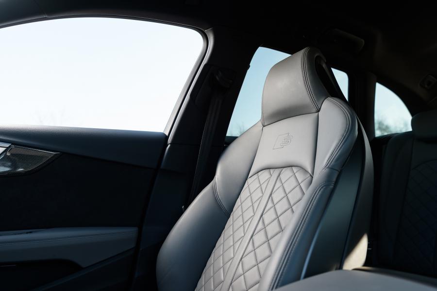 Детали интерьера Audi S4 Avant (B9) 2017 года  (UK) (фото 8 из 31)